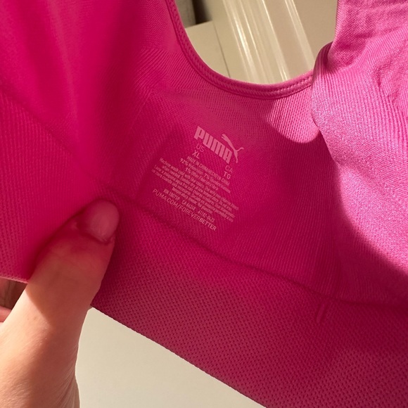 NEVER WORN Puma pink sports bra size XL -  adjustable straps and removable pads - Picture 6 of 6
